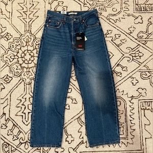 SOLD Levi’s Ribcage Ankle Straight